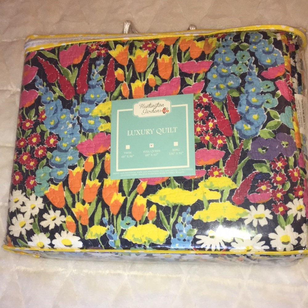 NWT Summer Quilt Set - Full/Queen + Shams - Picture 2 of 11